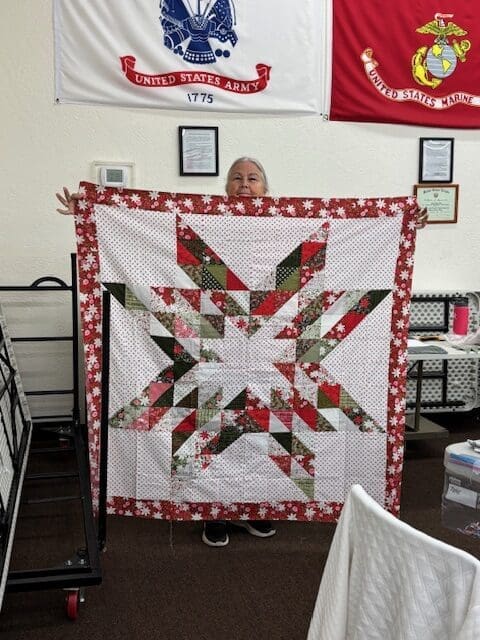 Debbie's pretty quilt, just in time for Christmas