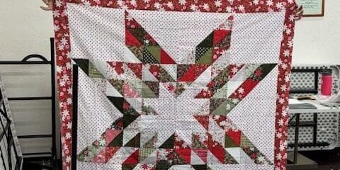 Debbie's pretty quilt, just in time for Christmas